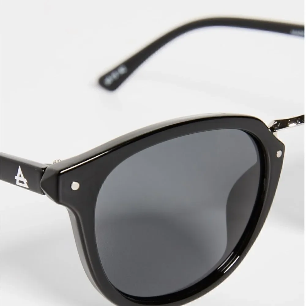 AIRE Hydra Sunglasses & Case